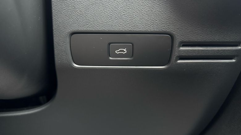 Volvo XC40 2.0 B3P Plus Dark 5dr Auto Petrol Estate